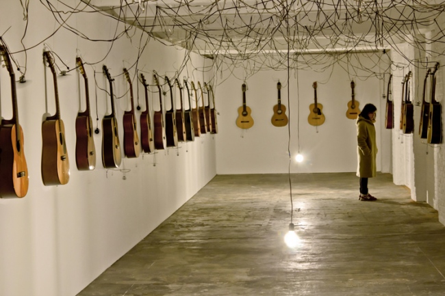 chords tunnel #1 40 acoustic guitars, cable and motors Netwerk / Center for contemporary art, Aalst, Belgium. 2014&amp;nbsp;(current exhibition 07.12 2014 - 06.03 2015 + INFO)